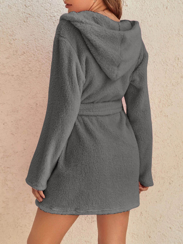 Hooded solid color warm bathrobe