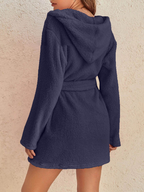Hooded solid color warm bathrobe